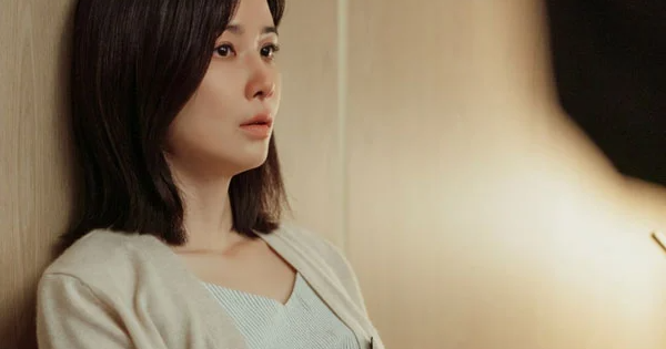 Tôi phát hiện chồng giữ lại một bí mật trước khi cưới, nhưng người khiến tôi sốc lại là mẹ anh