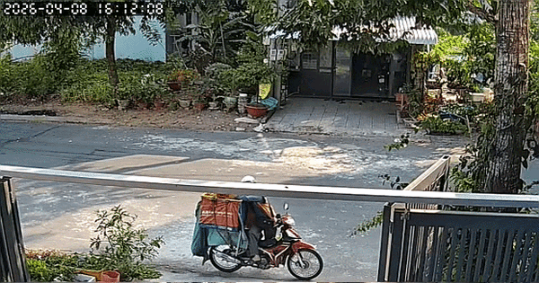 Sự cợt nhả của shipper khi biết khách đang đợi hàng về: Nếu không có camera ghi lại, không ai dám tin