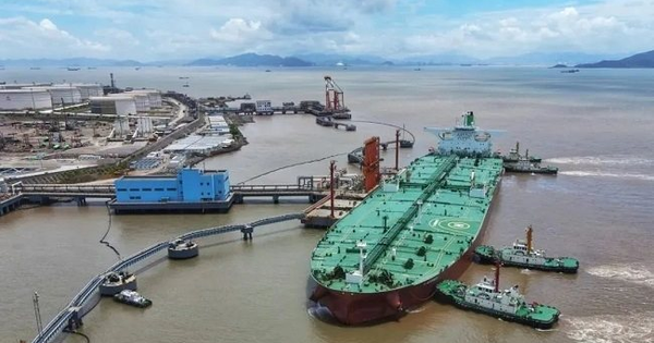 Ngược dòng thế giới, nước láng giềng Việt Nam tiếp tục ‘bồi đắp’ kho dự trữ dầu lớn nhất hành tinh, bổ sung hơn 1 triệu thùng mỗi ngày