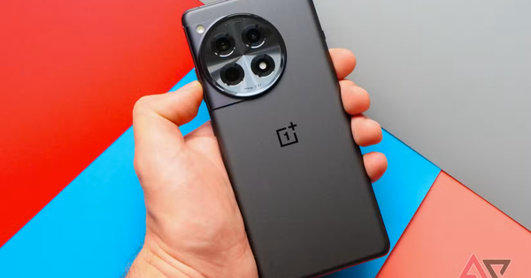 Năm nay tôi chẳng mua điện thoại mới nào vì dùng máy cũ 7 năm rồi cảm thấy chẳng khác gì: Bạn cũng nên thế