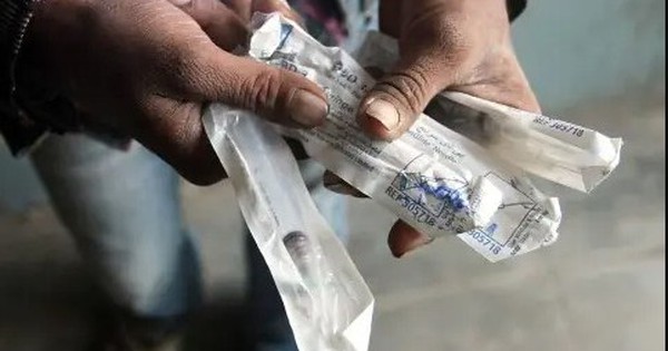 Vụ hàng trăm trẻ em nhiễm HIV và nghi vấn gây sốc trong bệnh viện công ở Pakistan: Thứ này có bị dùng lại?