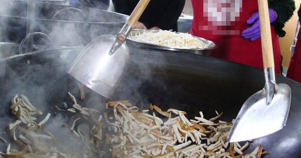 Vợ chồng chủ cửa hàng buffet cùng mắc ung thư phổi vì 3 thói quen nấu nướng suốt 20 năm, nhiều người Việt mắc sai lầm tương tự