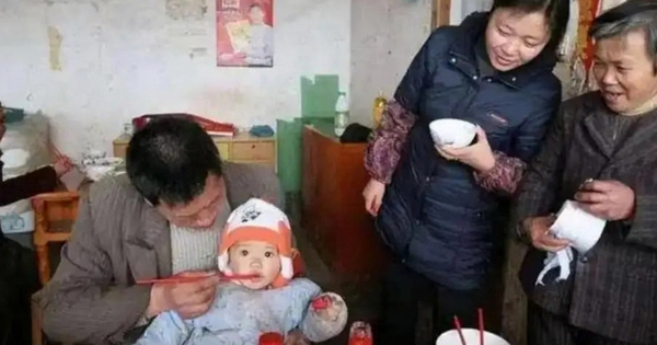 Bé 5 tháng tuổi suy gan sau bữa tiệc gia đình: Bác sĩ lo ngại vì 