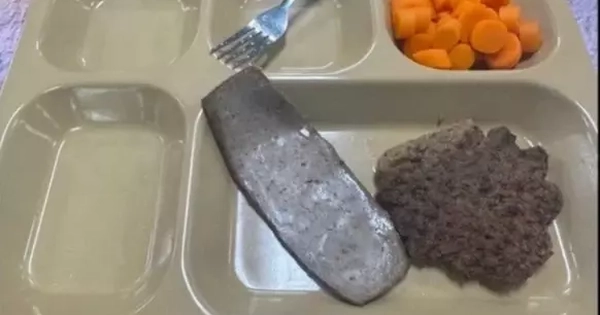 Quân nhân trên tàu sân bay Mỹ ở Trung Đông bị thiếu lương thực?