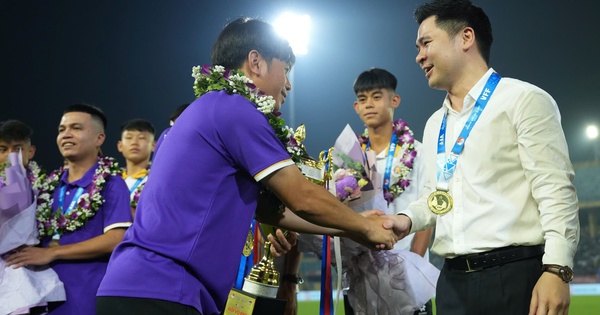 Lần đầu của lò Hà Nội FC và “trái ngọt” cha con bầu Hiển mang lại cho bóng đá Việt Nam