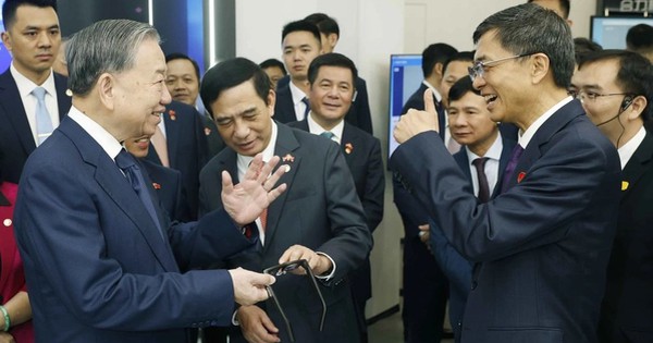 Tổng Bí thư, Chủ tịch nước trải nghiệm sản phẩm ứng dụng AI ở biểu tượng của “Con đường tơ lụa số” TQ