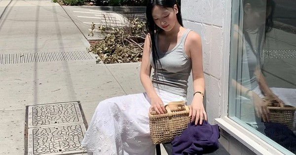 4 cách mặc chân váy đẹp mê ly khi đi du lịch