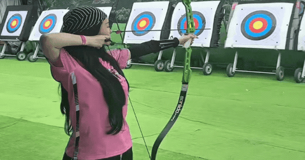 Cô gái được báo Thái khen 