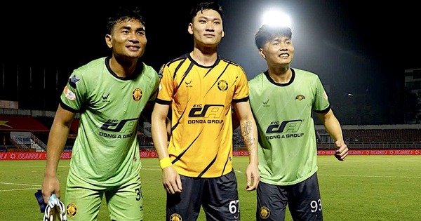 CLB Thanh Hóa mất ngoại binh, thủ môn tuyển Việt Nam có thể đá tiền đạo