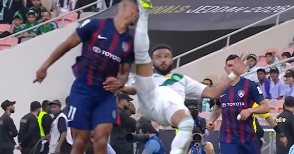 Hỗn loạn ở AFC Champions League: Cầu thủ bất tỉnh, sân cỏ biến thành “võ đài”