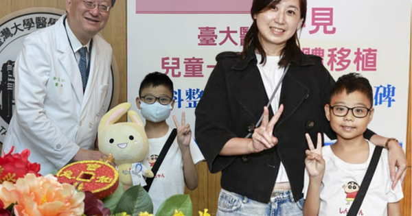 Cặp vợ chồng “chia nhau” hiến gan, thận cho con trai 12 tuổi mắc bệnh hiếm