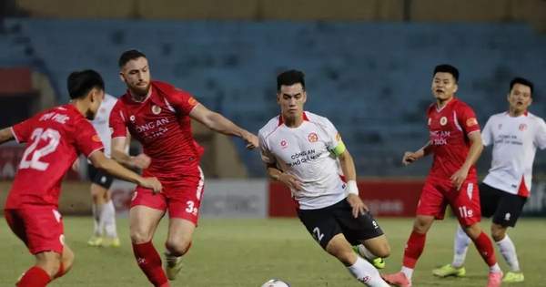 Khi thầy trò HLV Lê Huỳnh Đức ở thế dựa chân tường