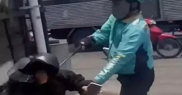 Công an vào cuộc điều tra người mặc áo xe ôm công nghệ lấy hung khí đánh người ở TPHCM