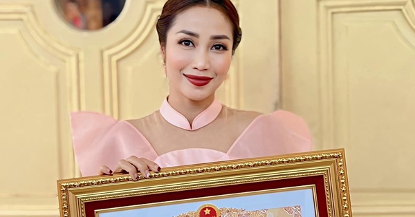 Nữ NSƯT nói lý do 39 tuổi mới được phong danh hiệu: 