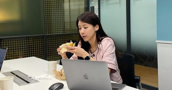 Được sếp cảm ơn, người bình thường đáp “không có gì”, người EQ cao khéo léo ghi điểm trong mắt lãnh đạo bằng 3 câu