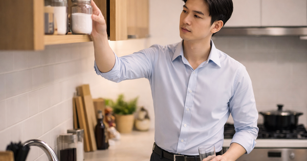 Cùng chồng đến nhà đồng nghiệp ăn cơm, nhìn anh làm một việc trong bếp, vợ quyết định ly hôn