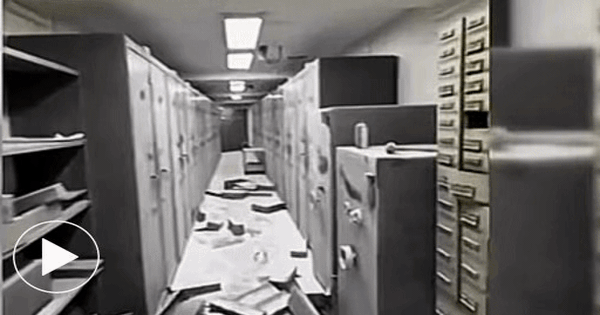 Cướp ngân hàng như phim: Đeo mặt nạ người nổi tiếng, bắt 25 con tin, tẩu thoát qua cống