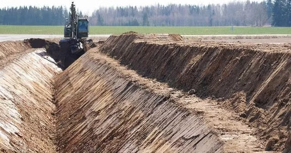 Estonia khẩn trương đào hào chống tăng dọc biên giới Nga