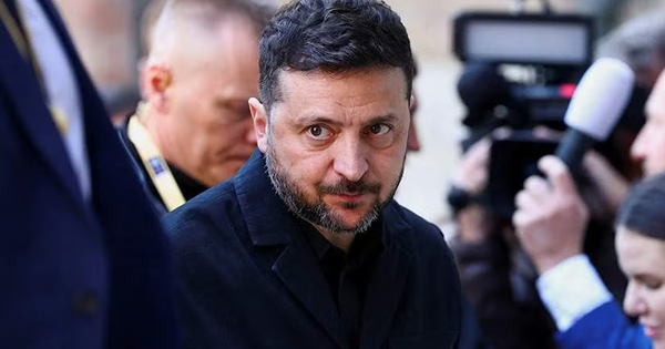 Mỹ bất ngờ nới lỏng hạn chế dầu Nga, Tổng thống Ukraine lên tiếng