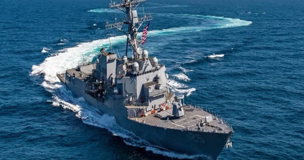 Mỹ dựng “lá chắn thép” ngoài khơi Iran: Tàu khu trục làm xương sống, Hormuz nóng lên từng giờ