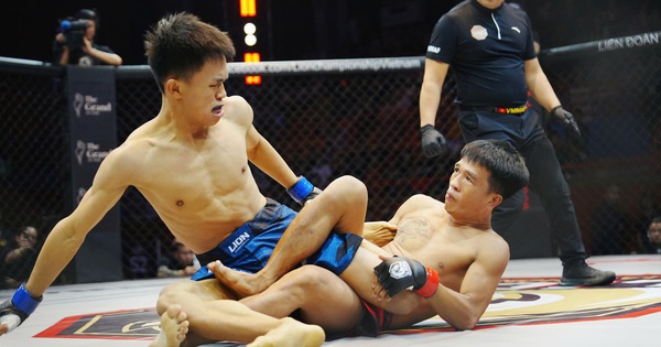 Cao thủ muay Việt Nam từng vô địch thế giới ra đòn hiểm, buộc đối thủ đầu hàng