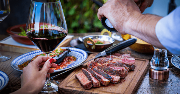 Uống rượu vang với đồ nướng có tốt?