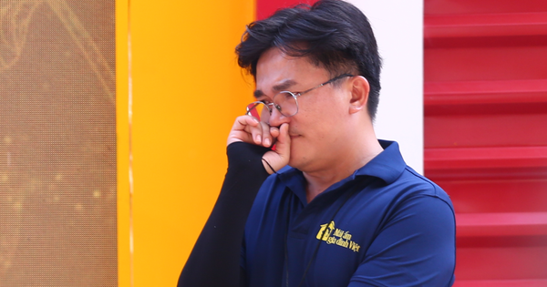 Nam NSƯT bật khóc trên truyền hình