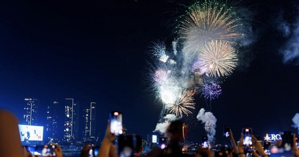 Tin cực vui dịp lễ 30/4: TP.HCM có 4 địa điểm xem pháo hoa hoàn toàn miễn phí cho người dân