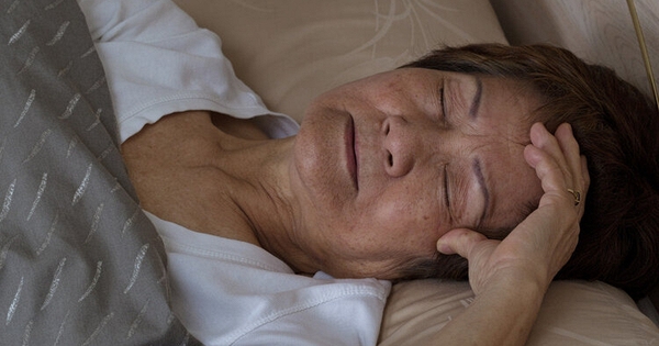 Ngày càng nhiều người tử vong vì ung thư, bác sĩ nói thẳng: Thấy 5 dấu hiệu khi ngủ, khả năng cao bệnh đã 