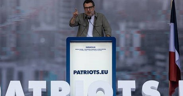 Không chỉ Hungary và Slovakia, lãnh đạo một nước EU kêu gọi nối lại nhập khẩu dầu khí Nga giữa lúc giá năng lượng tăng cao