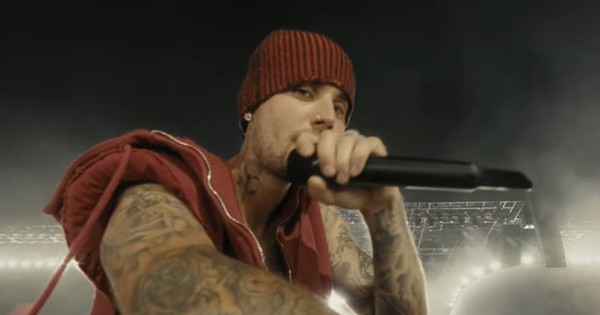 Justin Bieber bị “đụng chạm” nhạy cảm ngay trên sân khấu Coachella