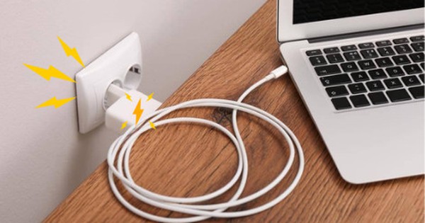 90% người dùng đang sạc laptop sai cách