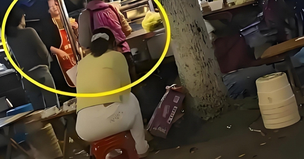 Nữ sinh lớp 12 mượn điện thoại của chủ quán quen vào phòng thi quay cóp rồi bị bắt: Phụ huynh ép người cho mượn quỳ lạy xin lỗi