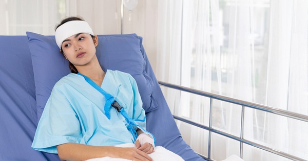 Một trận ốm nặng nằm viện 3 ngày, người vợ nhận ra gia đình đang sống rất 