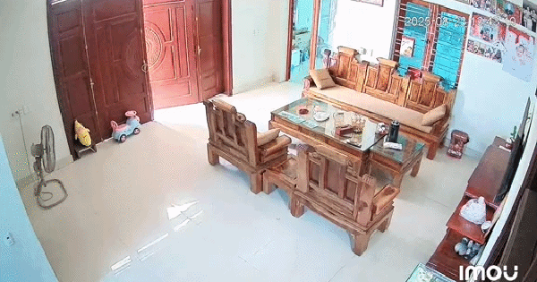 2h chiều khách đang ngủ trưa, shipper bị camera an ninh ghi lại chuỗi hoạt động âm thầm