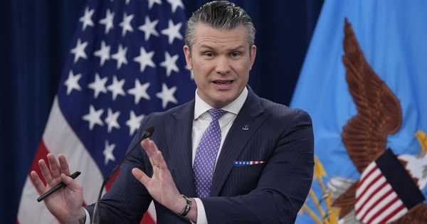 Bộ trưởng Chiến tranh Mỹ bị nghi mua cổ phiếu vũ khí trước chiến dịch tấn công Iran