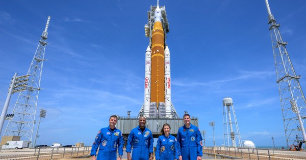 Hôm nay, con người sẽ quay trở lại Mặt trăng lần đầu tiên sau hơn 50 năm