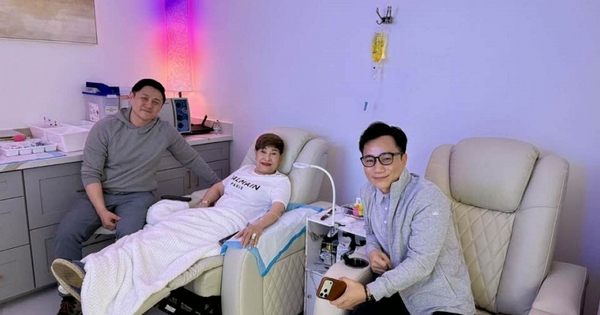 Vợ cũ hơn 17 tuổi của 