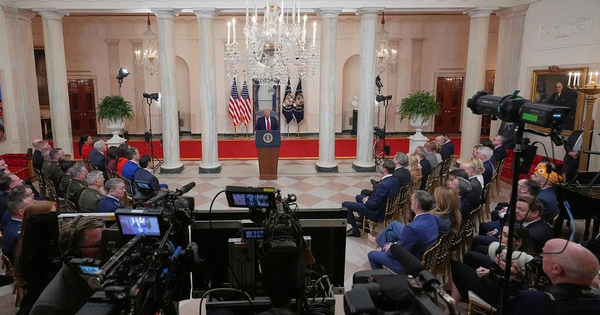 Ông Trump dọa “đưa Iran về thời kỳ đồ đá”, giá dầu vụt tăng, vàng lao dốc không phanh