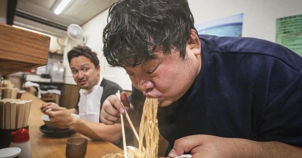Vì sao người Nhật thanh lịch nhưng khi ăn mỳ ramen lại phát ra tiếng xì xụp?