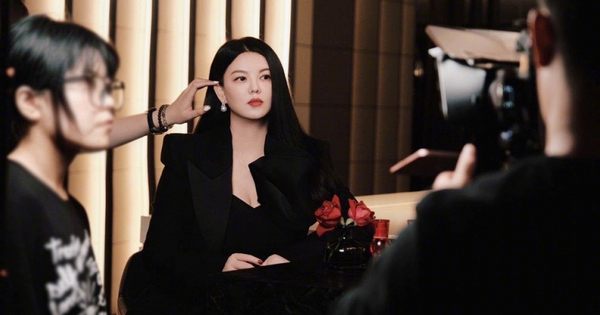 MC giàu nhất showbiz bất ngờ tái xuất cùng con gái sau 2 tháng ở ẩn vì nghi trốn thuế, gây chú ý vì 1 điều khác lạ