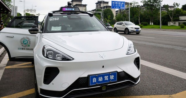 Hơn 100 taxi tự lái đột ngột dừng lại giữa đường phố Trung Quốc, hành khách hoang mang buộc phải kích hoạt SOS tìm đường thoát