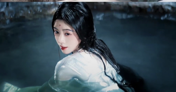 Sống mấy chục năm chưa thấy ai trang điểm lố cỡ này: Phấn son lòe loẹt 