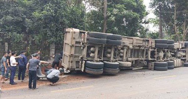 Vụ xe đầu kéo đè bẹp xe con và xe máy, 2 phụ nữ tử vong: Bắt tạm giam tài xế Trần Văn Khoa