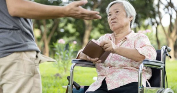 Cụ bà 90 tuổi giao 35 tỷ đồng tiền dưỡng già cho con trai giữ hộ, 3 năm sau phát hiện tiền bị tiêu hết: Tòa phán quyết ngỡ ngàng