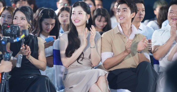 Vợ chồng Bình An – Phương Nga sánh đôi dự sự kiện ra mắt bộ sưu tập Xuân Hè 2026