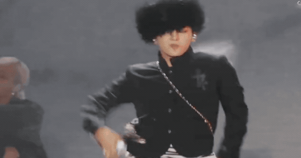 G-DRAGON đã tìm lại được 210 tỷ rơi ở Coachella: Nhìn 