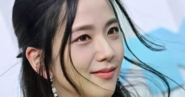 Jisoo (BlackPink) lao đao
