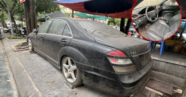 Vụ xe sang Mercedes bị “bỏ quên” 10 năm trên vỉa hè Hà Nội: Công an thông tin bất ngờ