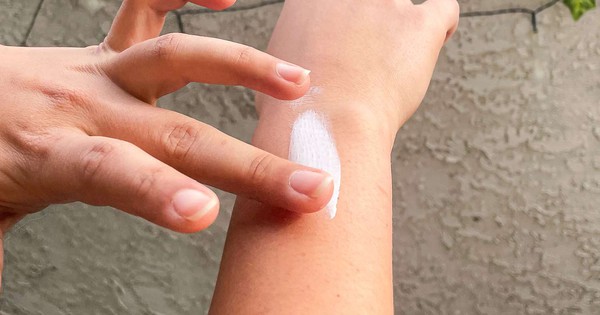 Lời khuyên từ Tiến sĩ da liễu đến tất cả người dùng kem chống nắng: Nhất định phải tìm 2 thứ trên thân chai để tránh ung thư